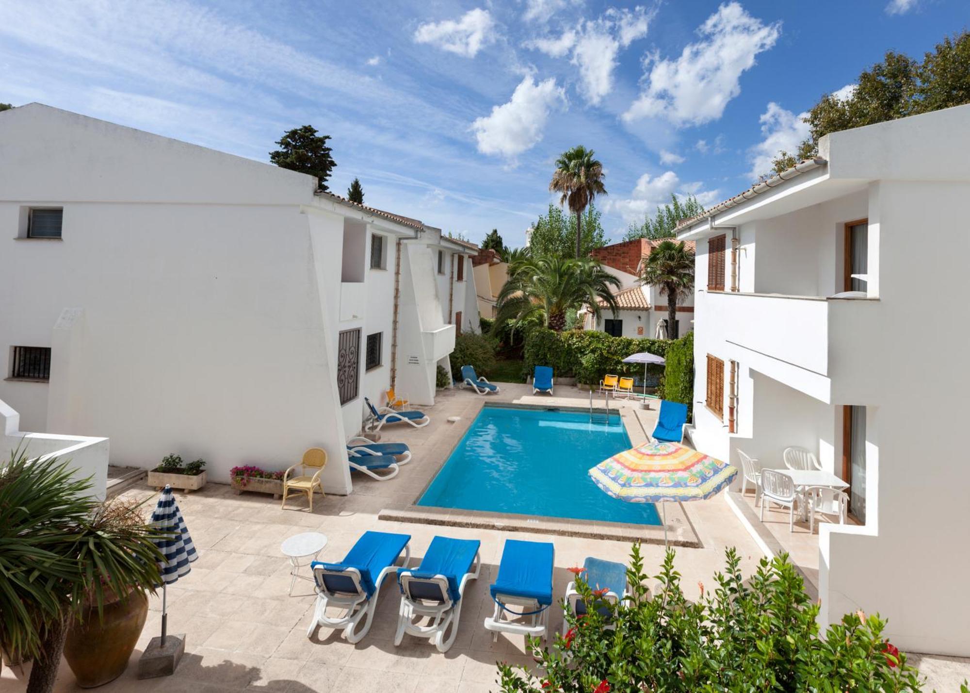 Apartamentos Leo Port de Pollenca Exterior photo