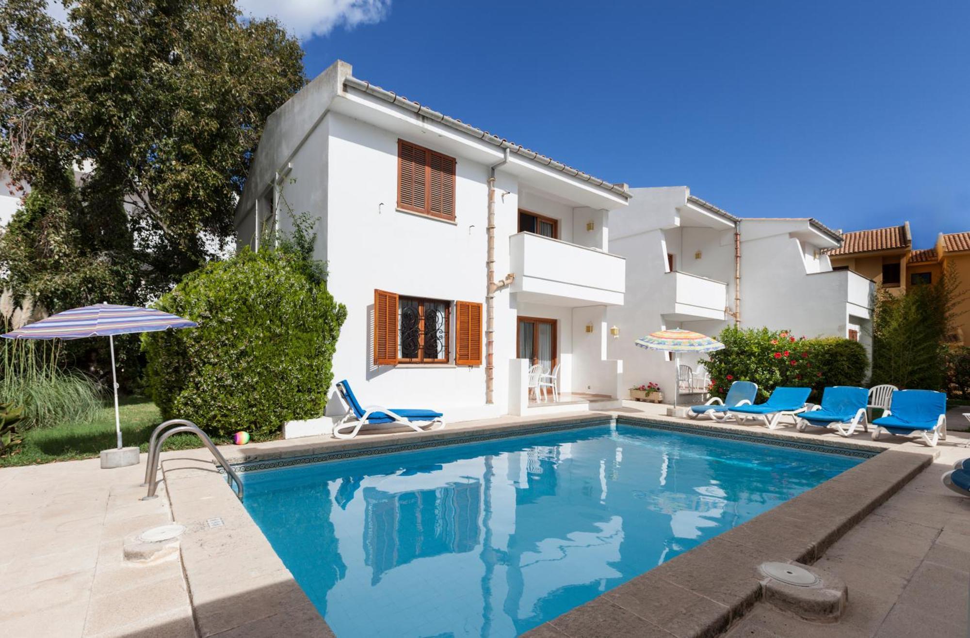 Apartamentos Leo Port de Pollenca Exterior photo