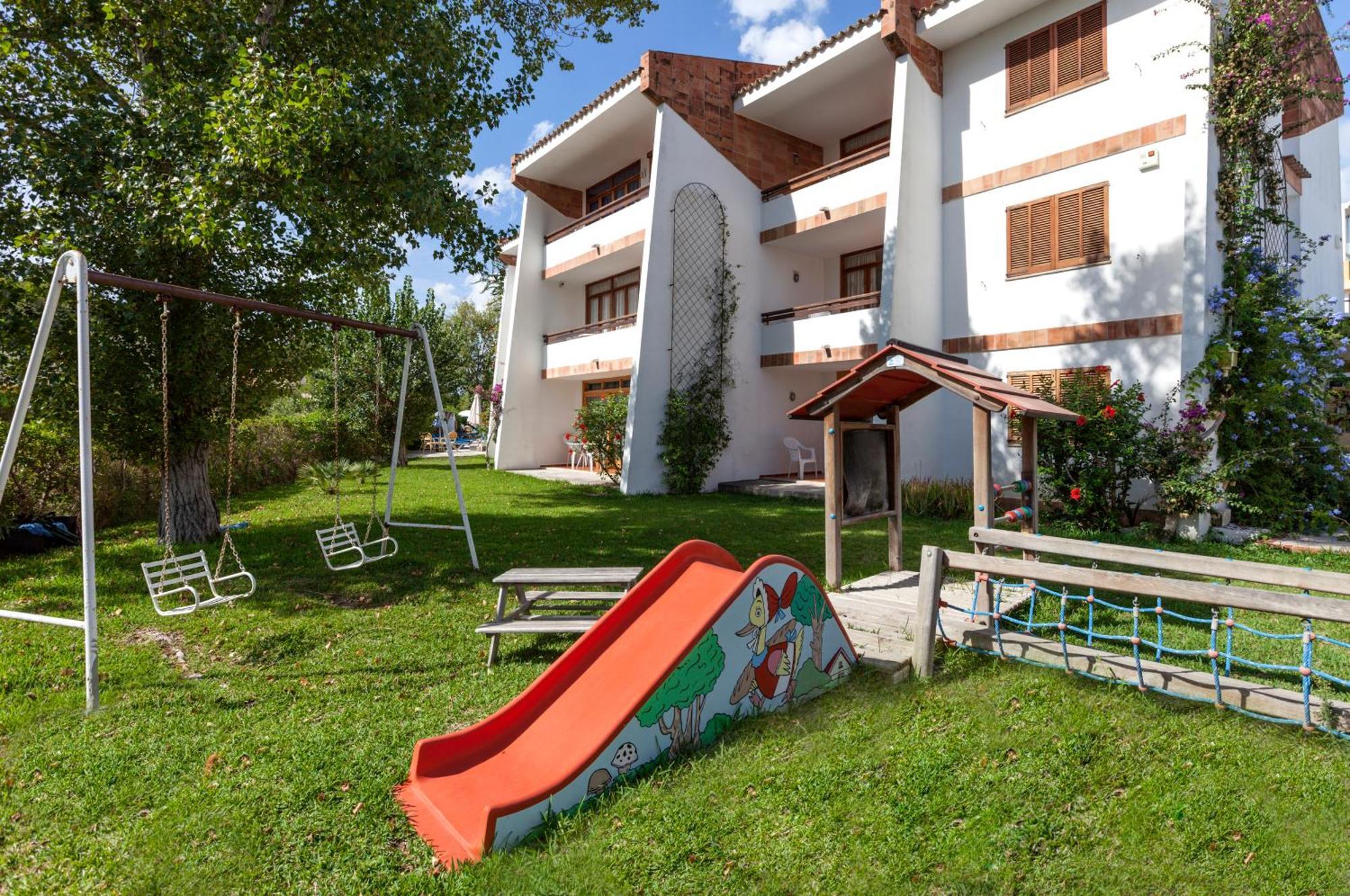 Apartamentos Leo Port de Pollenca Exterior photo