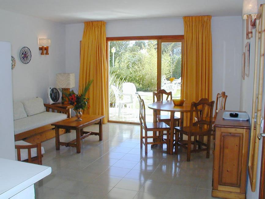 Apartamentos Leo Port de Pollenca Exterior photo