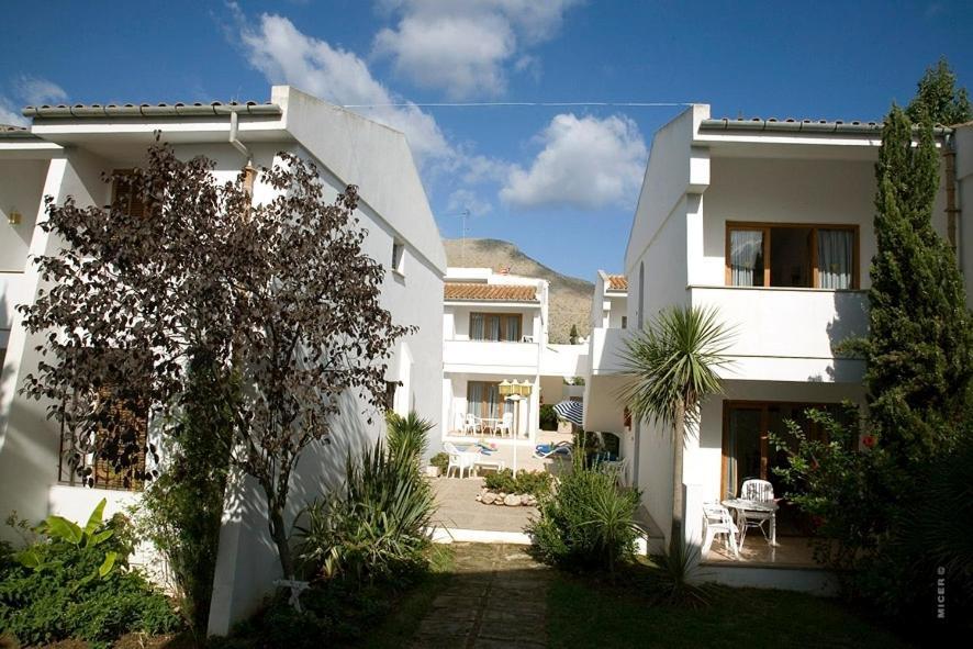 Apartamentos Leo Port de Pollenca Exterior photo