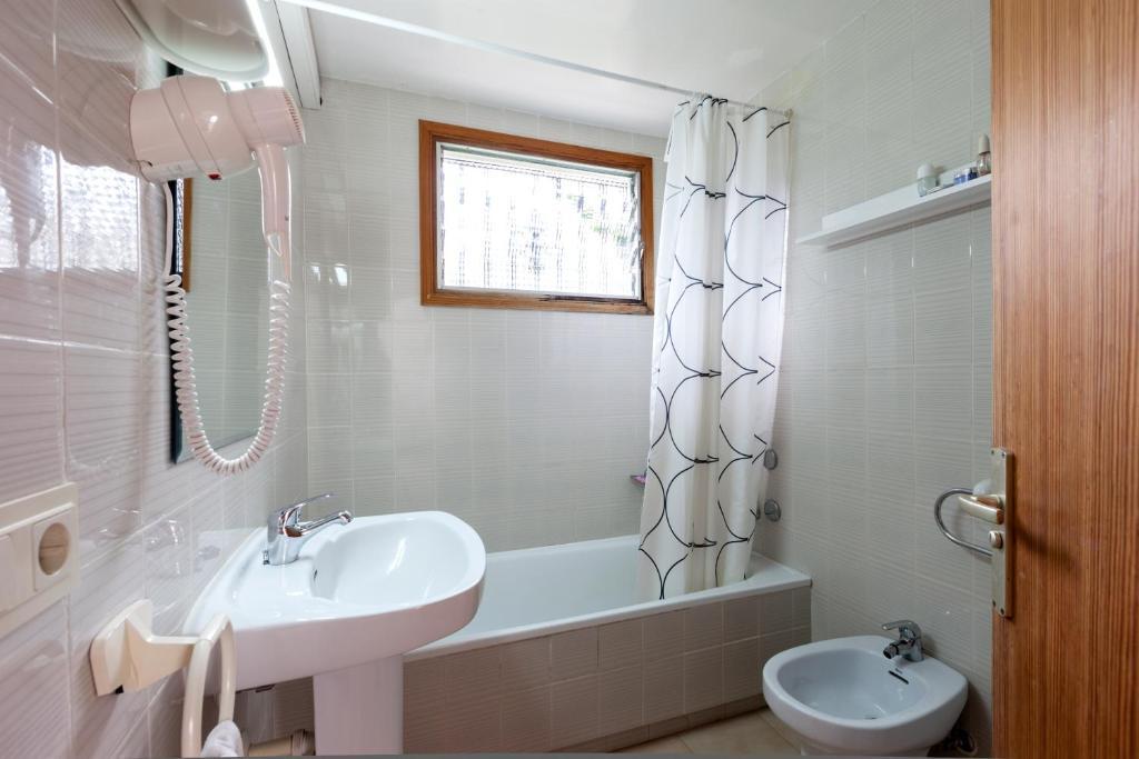 Apartamentos Leo Port de Pollenca Room photo